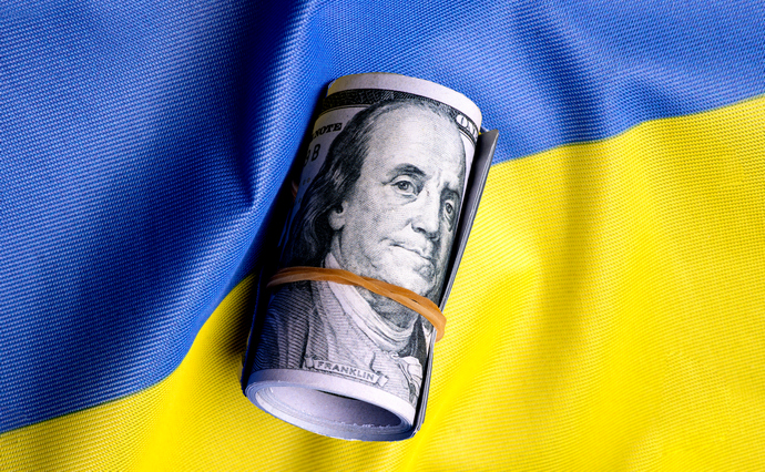 Валютный курс продолжает удивлять украинцев.